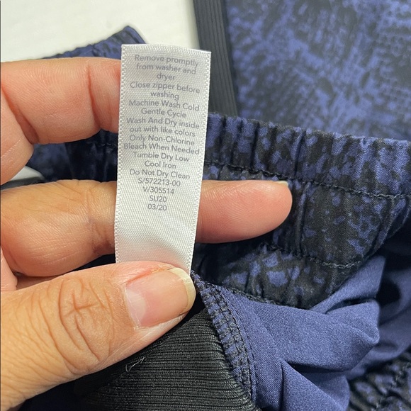 NWOT Athleta Printed Brooklyn Jogger Sz 8 Blue & Black Python Athletic Comfort - Picture 8 of 8